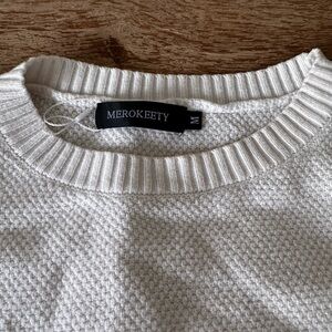 White Crew Neck Sweater with Textured Knit Pattern